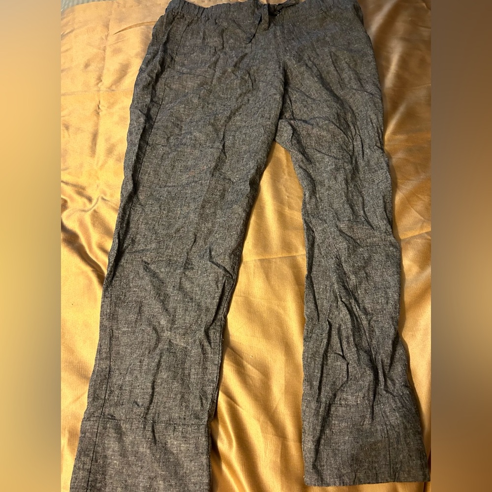 Van Huesen gray linen blend pull on pant. Tapered leg size 10